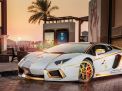Lamborghini Aventador da trắng bọc vàng có phù hợp